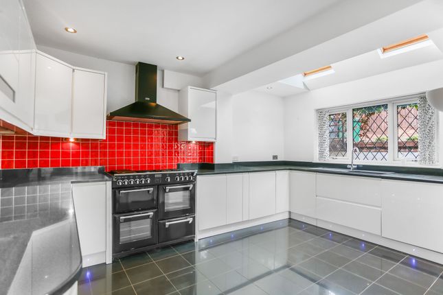 2 Waverley Crescent, Brighton photo 3