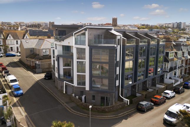 5 Island Reach, Island Crescent, Newquay photo 2