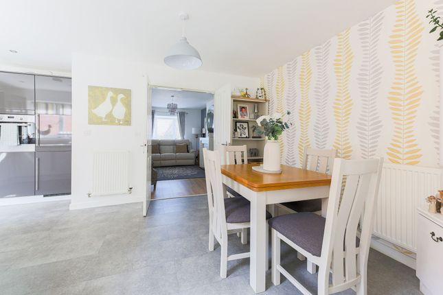 21 Moorfield Drive, Newcastle Upon Tyne photo 4