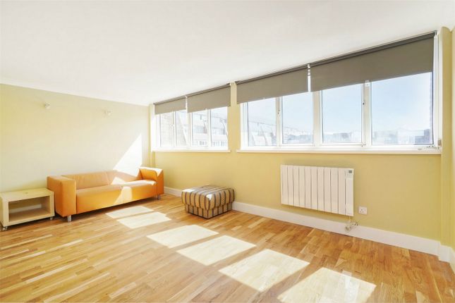 Copy, 43, Distillery Walk, Brentford photo 4