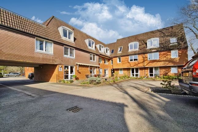 Thumbnail Flat for sale in Wey Hill, Haslemere