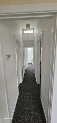 Flat to rent in Hawthorne Avenue, Shirebrook, Mansfield