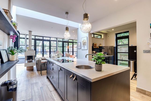 2 Claygate Lane, Esher photo 5