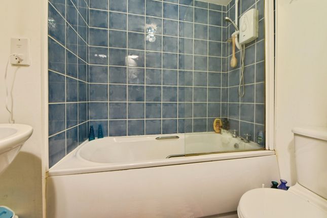 Apartment 12, Ellerslie Court,, Upper Park Road, Greater Manchester photo 4