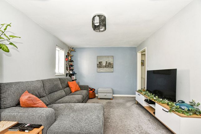 81, Helmsdale, Swindon photo 4