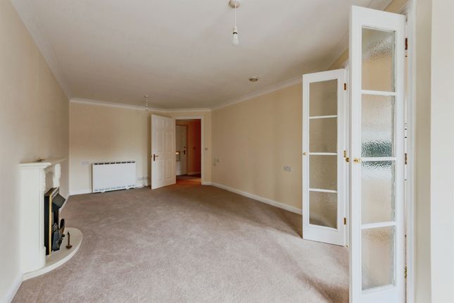 Flat 17, Lewis Court, 65, Linkfield Lane, Redhill photo 4