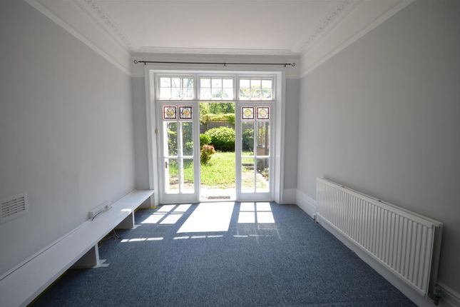 Flat to rent in Haringey Park, London