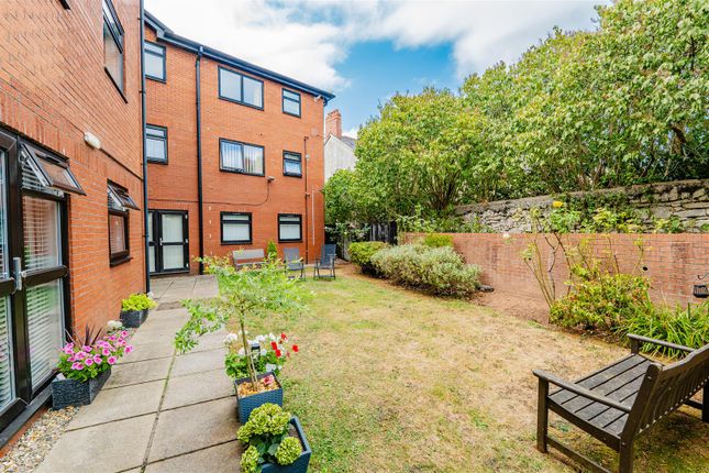 94 David Davies House, Wyndham Street, Barry photo 4