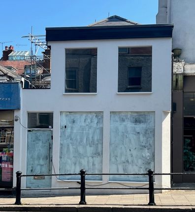 Retail premises to let in Hill Rise, Richmond