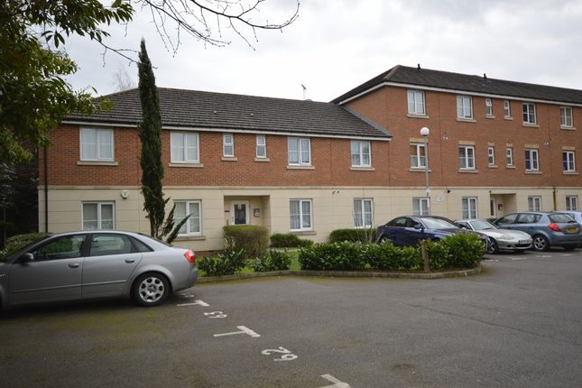 Flat to rent in St Lukes Court, Hatfield