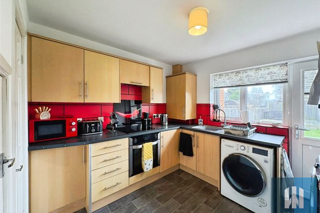 8, Fernhurst Road, Mirfield photo 3