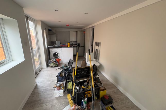20b, Springpond Road, Dagenham photo 3
