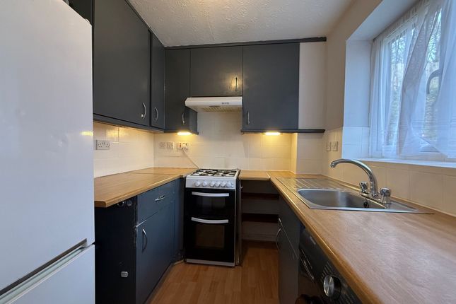 112 Garratts Way, High Wycombe photo 3