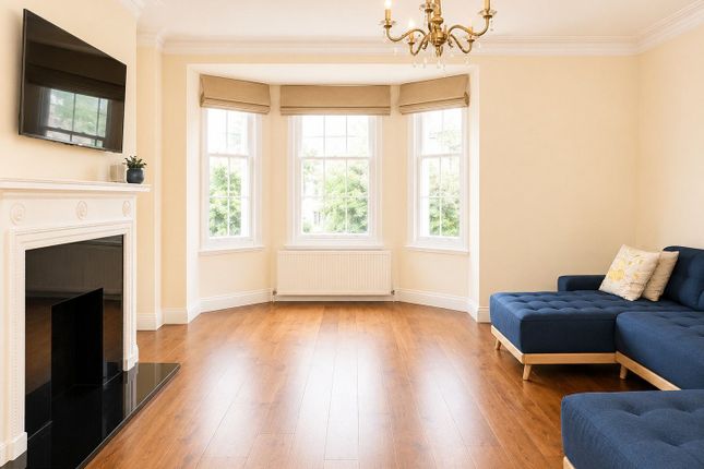 Flat 35, Malvern Court, Onslow Square, London photo 2