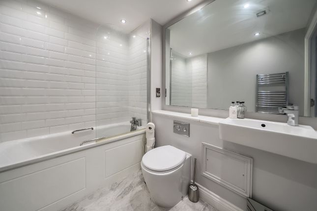Flat 3, The Grove,, Headley Road, Hindhead photo 3