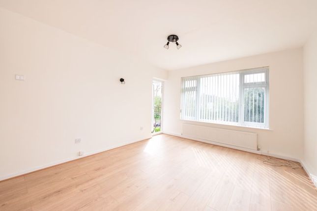 Flat to rent in Bramley Road, London