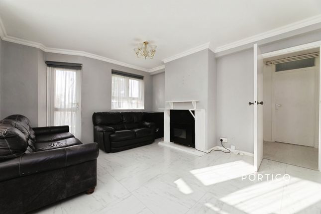 25, Wallers Close, Wallers Close photo 2