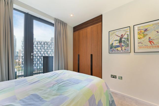 Flat for sale in Ambassador Building, Embassy Gardens, Nine Elms