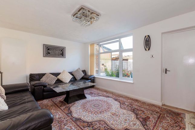206, Spackmans Way,, Slough photo 4