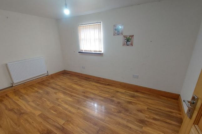 Flat 2 31 Lumb Lane, Bradford photo 4