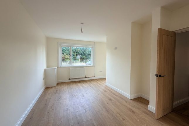 23, Ash Grove, Neath photo 5