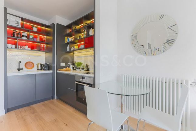Flat 304 Globe House 34, Botanic Square, London photo 3