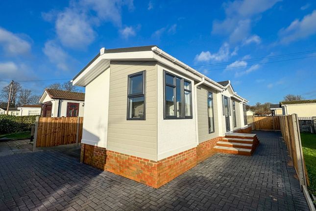 2-bed caravan on 3 Kay Avenue, Weybridge Road, Addlestone, £250,000