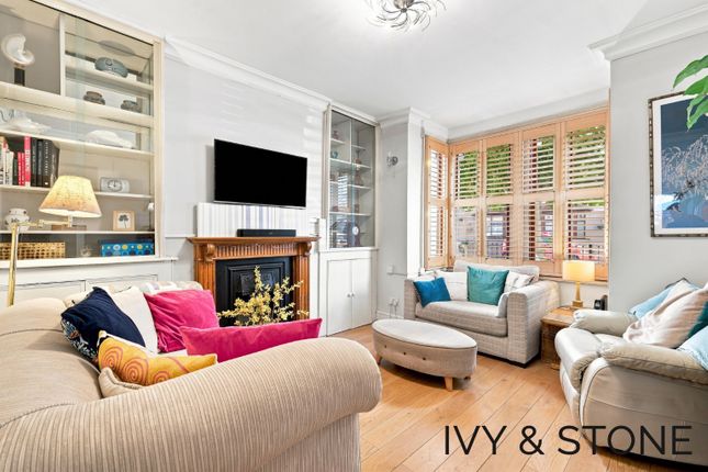 8 Lloyd Villas, Roman Road, Greater London photo 3