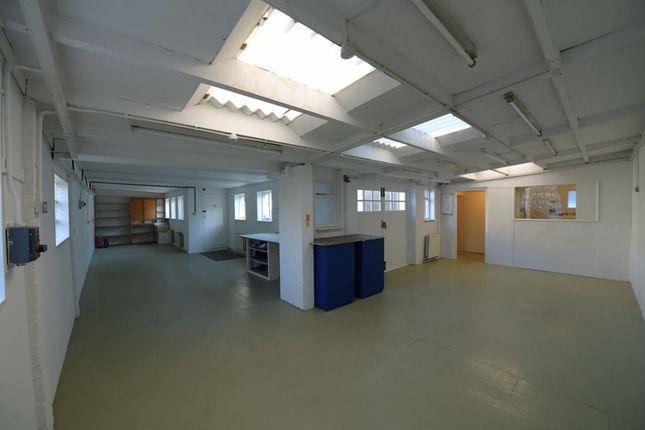 Light industrial to let in Saxon Road, Wood Green, London, London