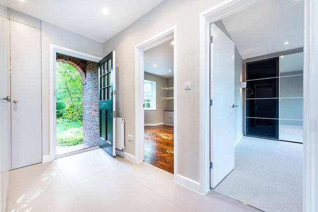 Flat for sale in Midholm Close, Hampstead Garden Suburb