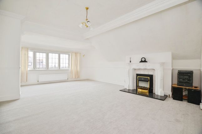 Flat 3, 8, Windsor Road, Saltburn-By-The-Sea photo 2