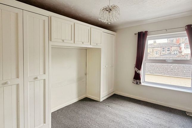 Flat 1, 100, Albert Street, Ventnor photo 3