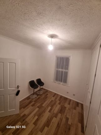 Thumbnail Flat to rent in Elgin Road, Ilford