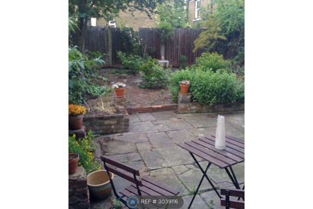 2-bed terraced on London, £2,817/mo