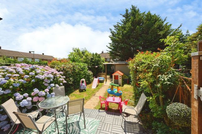 90, Worsted Green, Surrey photo 4