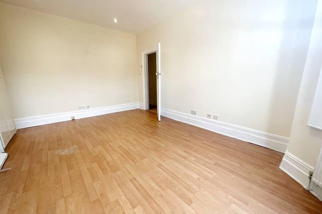 Flat to rent in London