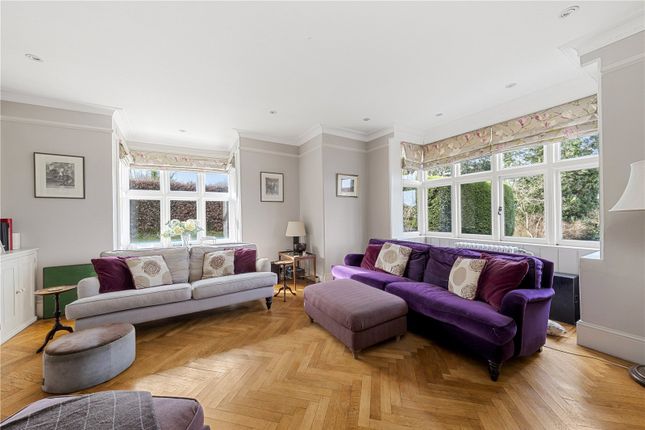 26, George Eliot Close, Godalming photo 2