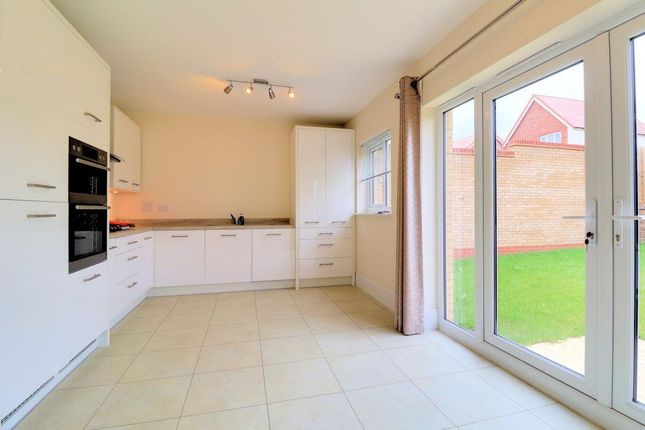 23, Honeysuckle Avenue, Cheltenham photo 2