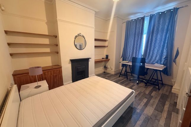 room 1, 47, Russell Street, LOUGHBOROUGH photo 3