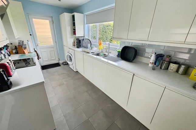 30, Bydemill Gardens, Swindon photo 4