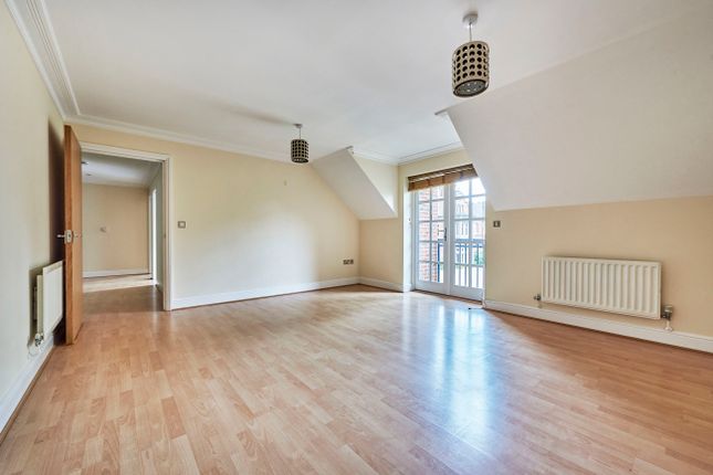 Flat to rent in Trevelyan Place, St Stephens Hill, St Albans, Herts