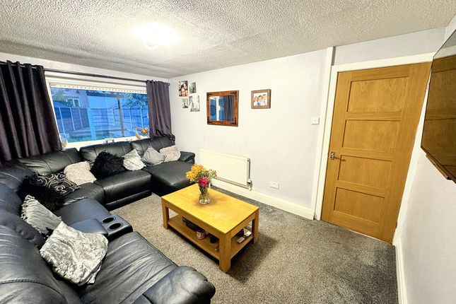 82 Tintern Avenue, Manchester photo 3