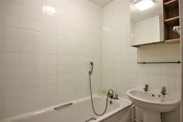 18, Inver Close, Clapton photo 3