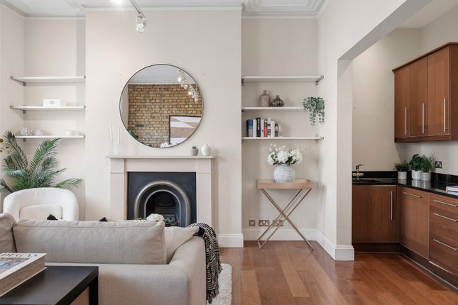 First Floor Flat, 322, Upper Street, London photo 4