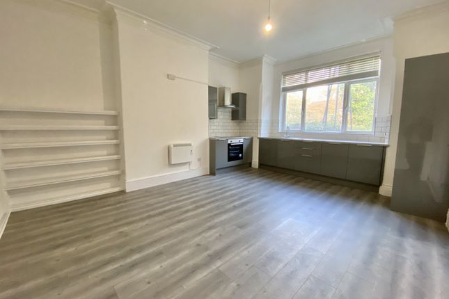 Flat 2, 7, Moorland Road, Manchester photo 2