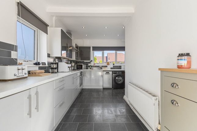 51, Hendal Lane, Wakefield photo 4