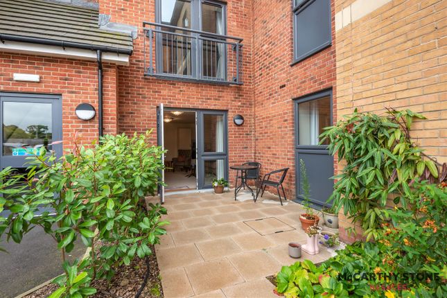 Flat 2 William House,, Thatcham, Berkshire photo 2