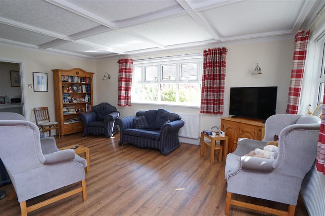 11, Robin Close, Bradford photo 3