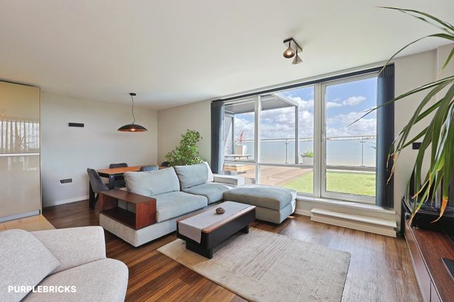 Flat 31/Herrick Court, Bollo Bridge Road, London photo 4