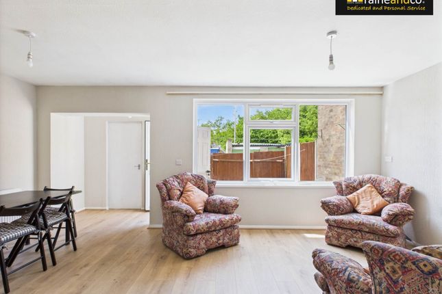 14, Hyde Avenue, Potters Bar photo 2